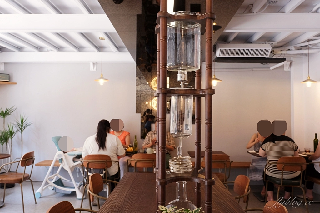 台中西區｜Mirror Room．純白落地窗漂亮建築，台中澳式早午餐咖啡館 @飛天璇的口袋