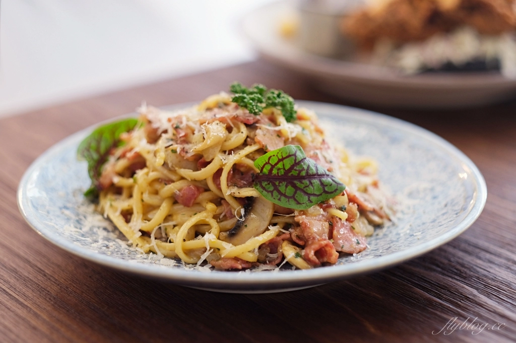 台中西區｜Mirror Room．純白落地窗漂亮建築，台中澳式早午餐咖啡館 @飛天璇的口袋