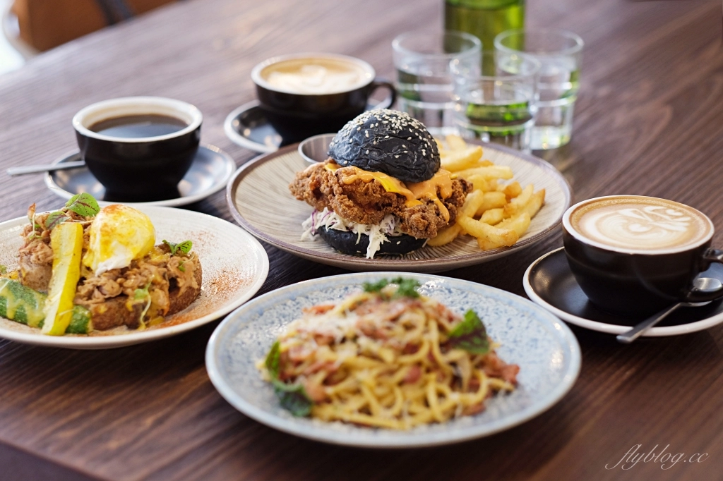 台中西區｜Mirror Room．純白落地窗漂亮建築，台中澳式早午餐咖啡館 @飛天璇的口袋