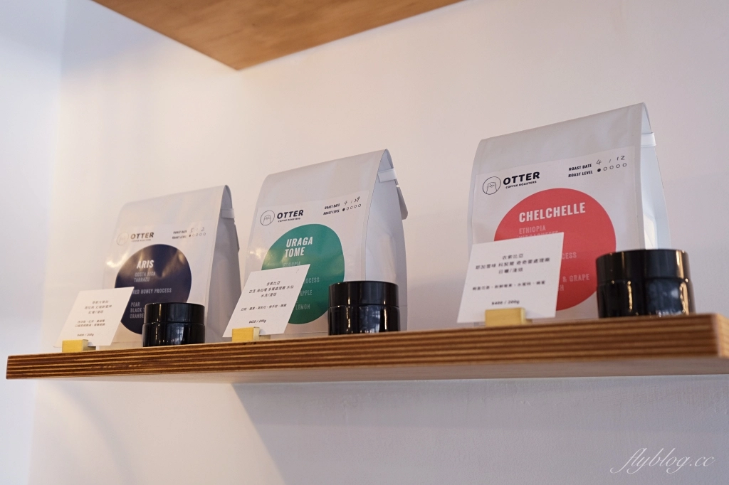 台中西區｜Mirror Room．純白落地窗漂亮建築，台中澳式早午餐咖啡館 @飛天璇的口袋