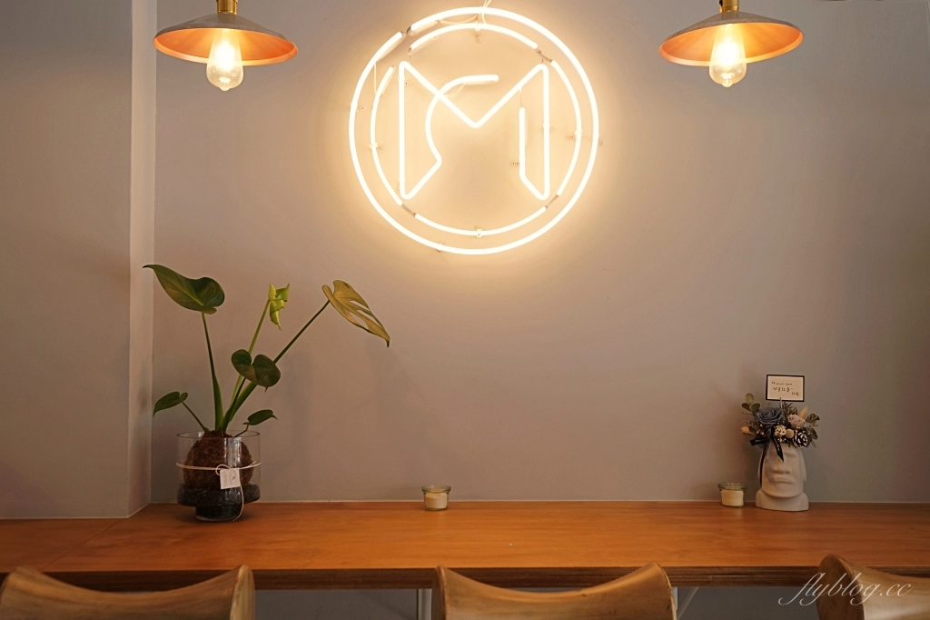 台中西區｜Mirror Room．純白落地窗漂亮建築，台中澳式早午餐咖啡館 @飛天璇的口袋