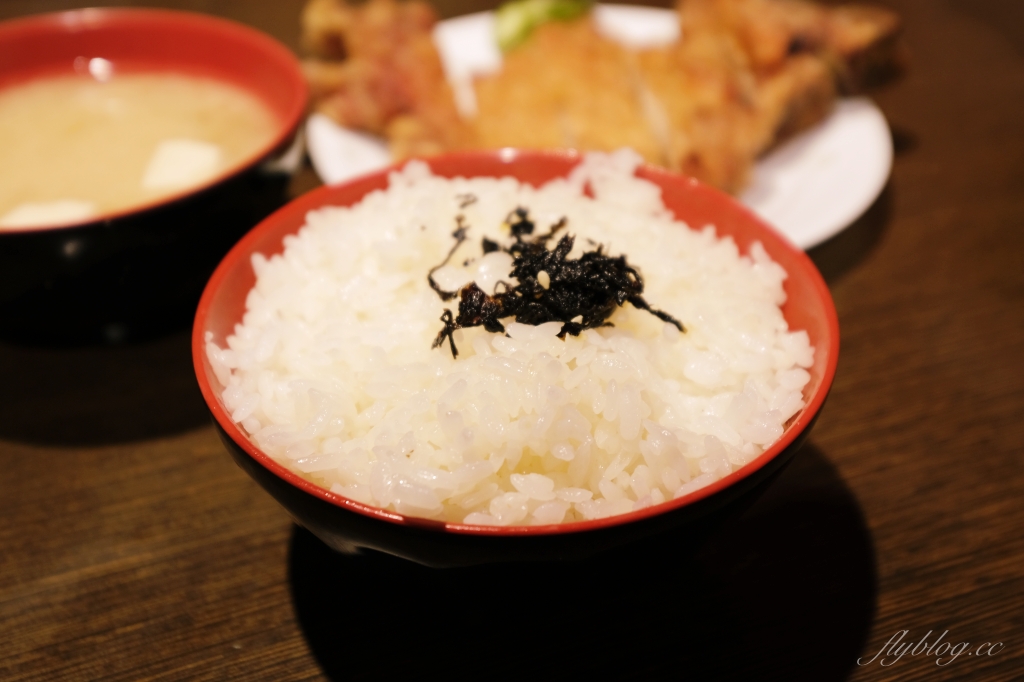 台中中區｜范記金之園草袋飯總店．米其林必比登推薦40年老字號，歌廳秀時期明星絡繹不絕 @飛天璇的口袋