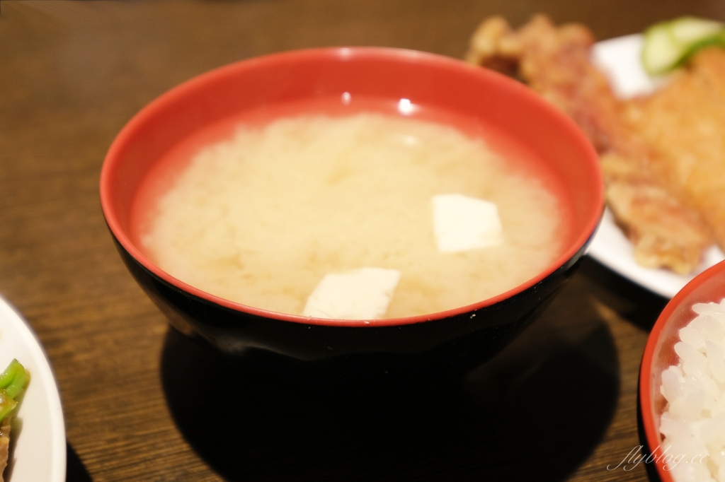 台中中區｜范記金之園草袋飯總店．米其林必比登推薦40年老字號，歌廳秀時期明星絡繹不絕 @飛天璇的口袋