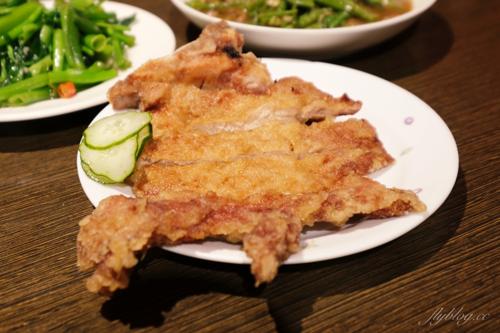 台中中區｜范記金之園草袋飯總店．米其林必比登推薦40年老字號，歌廳秀時期明星絡繹不絕 @飛天璇的口袋