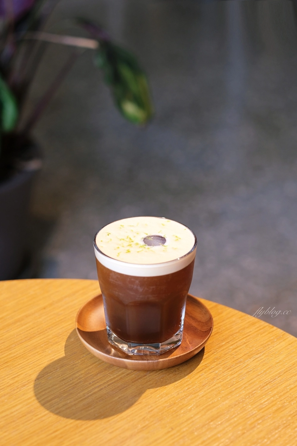 台中中區｜孔雀咖啡．柳川河岸旁的咖啡館，花卷式肉桂捲老饕必點 @飛天璇的口袋