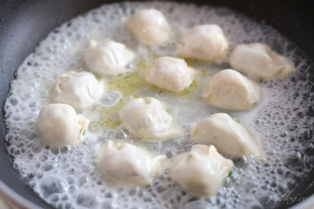 冰花煎餃做法｜如何作出美味的冰花水餃？麵粉水的比例很重要 @飛天璇的口袋