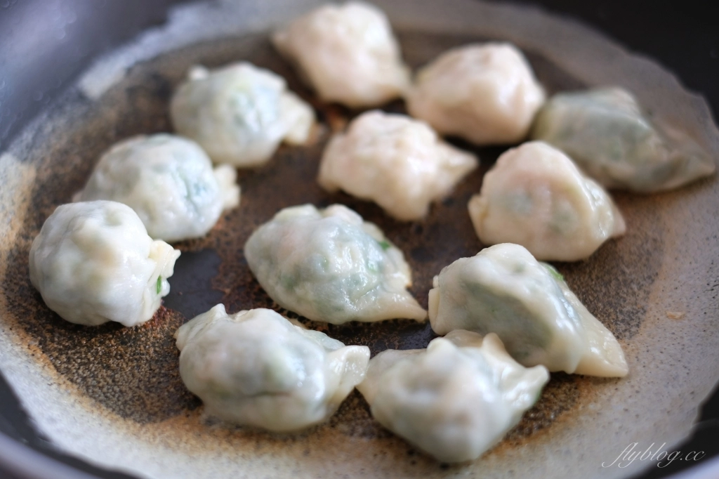 冰花煎餃做法｜如何作出美味的冰花水餃？麵粉水的比例很重要 @飛天璇的口袋