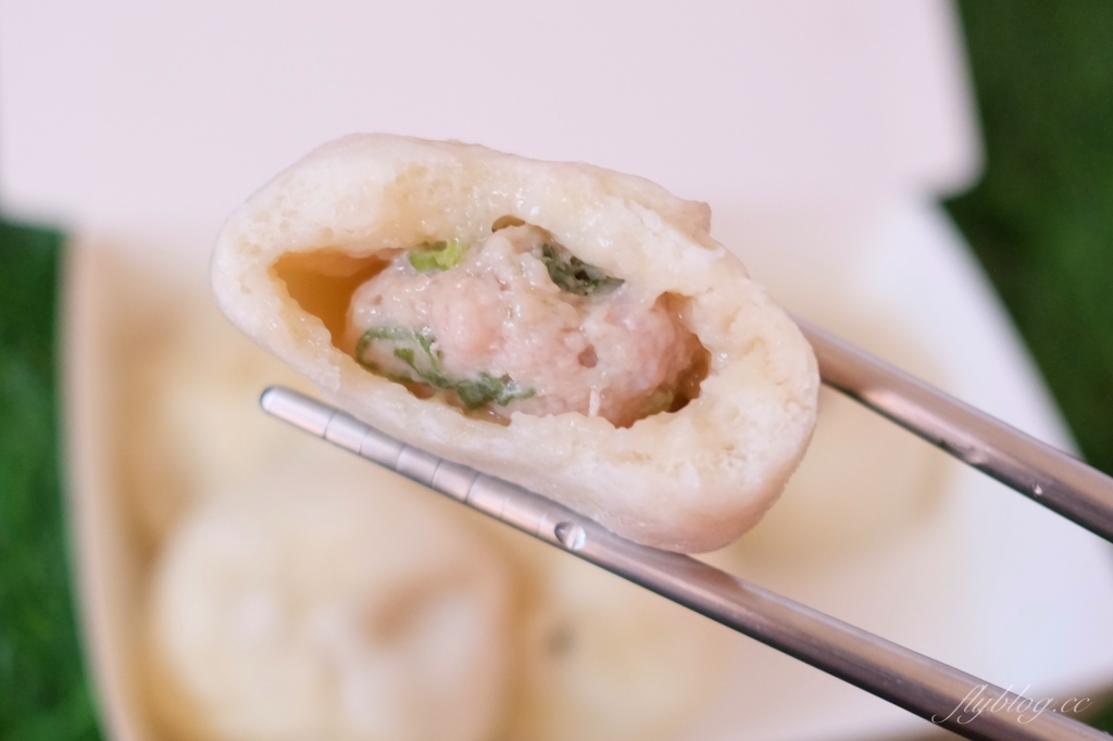 QQ小籠包｜每日手工現做老麵發酵小籠包，一點利市場周邊銅板美食 @飛天璇的口袋