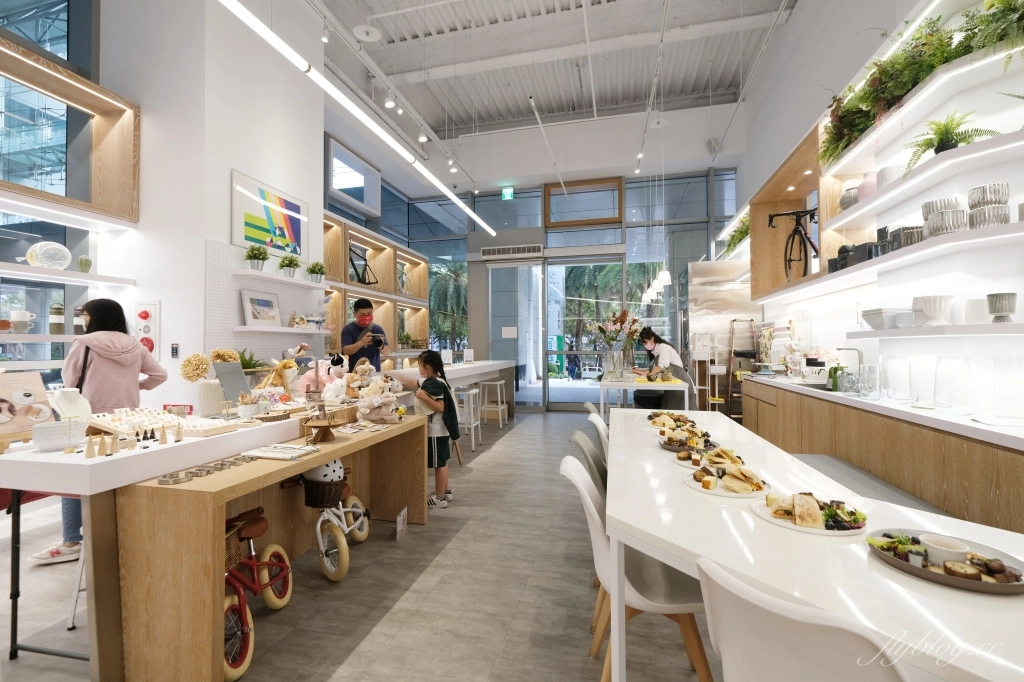 一物立方Cubix Cafe｜七期超美純白玻璃屋建築，隱身商辦大樓的早午餐店 @飛天璇的口袋