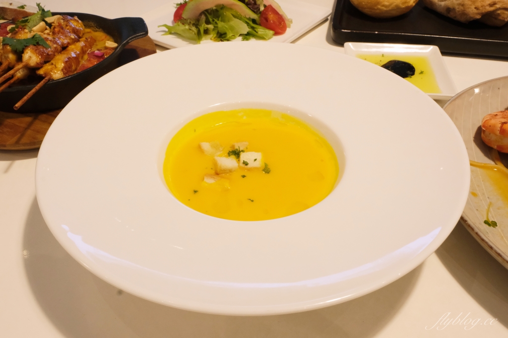 一物立方Cubix Cafe｜七期超美純白玻璃屋建築，隱身商辦大樓的早午餐店 @飛天璇的口袋