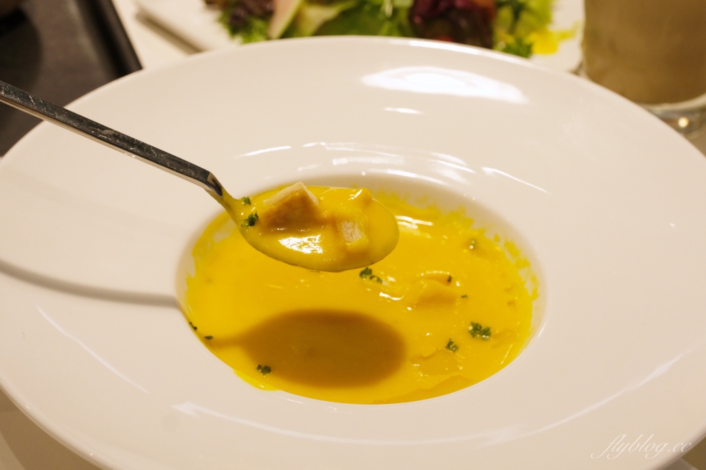 一物立方Cubix Cafe｜七期超美純白玻璃屋建築，隱身商辦大樓的早午餐店 @飛天璇的口袋