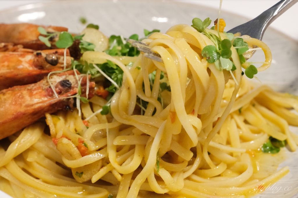 一物立方Cubix Cafe｜七期超美純白玻璃屋建築，隱身商辦大樓的早午餐店 @飛天璇的口袋