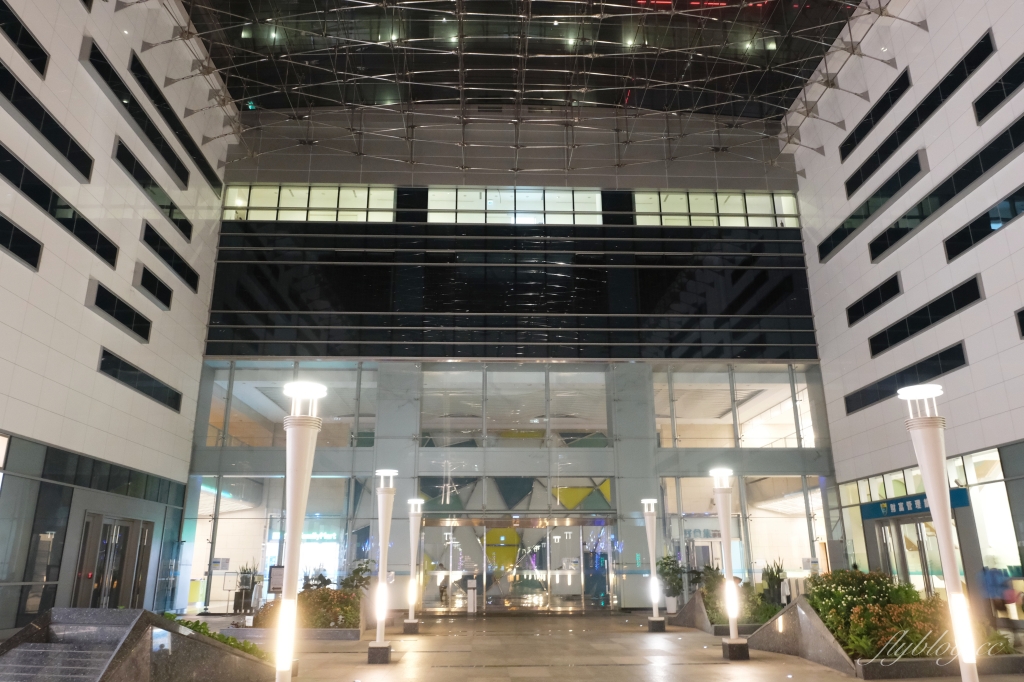 一物立方Cubix Cafe｜七期超美純白玻璃屋建築，隱身商辦大樓的早午餐店 @飛天璇的口袋