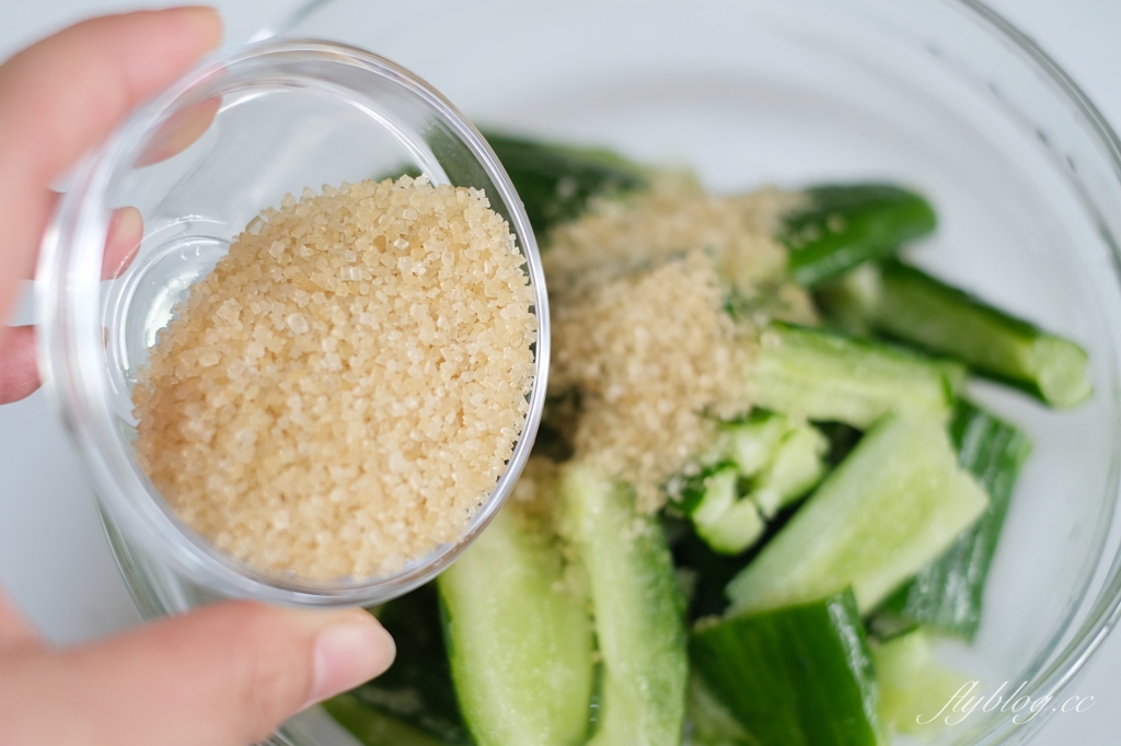 涼拌小黃瓜做法|居家輕鬆做「醃小黃瓜食譜」,食材簡單5分鐘就完成 @飛天璇的口袋 涼拌小黃瓜做法|居家輕鬆做「醃小黃瓜食譜」,食材簡單5分鐘就完成 @飛天璇的口袋