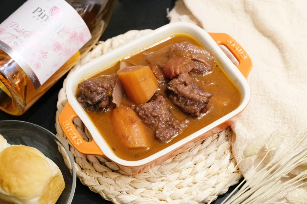 紅酒燉牛肉做法|家庭主婦最輕易上手的法式料理,「紅酒燉牛肉食譜」超簡單 @飛天璇的口袋 紅酒燉牛肉做法|家庭主婦最輕易上手的法式料理,「紅酒燉牛肉食譜」超簡單 @飛天璇的口袋