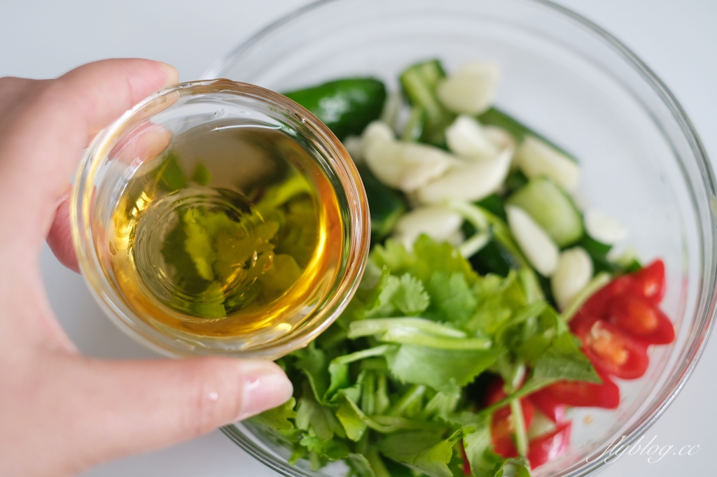 涼拌小黃瓜做法｜居家輕鬆做「醃小黃瓜食譜」，食材簡單5分鐘就完成 @飛天璇的口袋