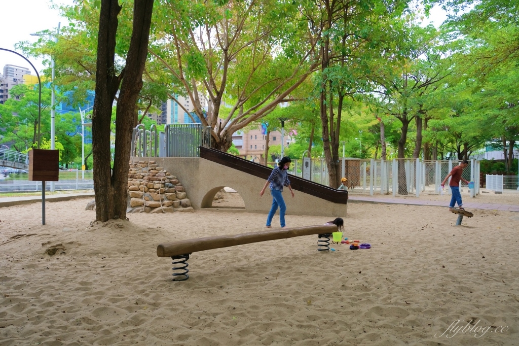 文心森林公園｜戶外圓滿劇場、12感官遊戲設施、溜冰場、寵物專區 @飛天璇的口袋