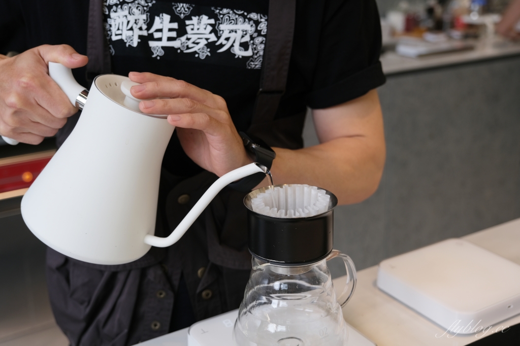 【台中西區】 VWIII草悟道：世界沖煮賽冠軍王策咖啡廳，台中店座落於勤美草悟道旁 @飛天璇的口袋