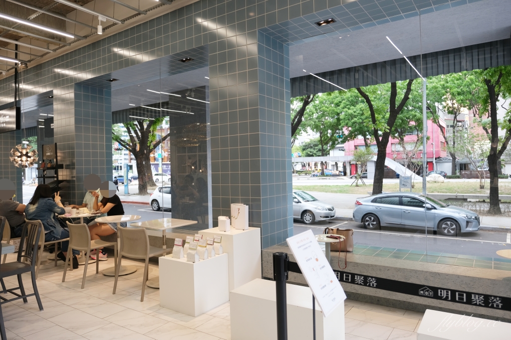 【台中西區】 VWIII草悟道：世界沖煮賽冠軍王策咖啡廳，台中店座落於勤美草悟道旁 @飛天璇的口袋