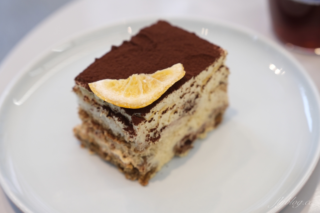 【台中西區】 VWIII草悟道：世界沖煮賽冠軍王策咖啡廳，台中店座落於勤美草悟道旁 @飛天璇的口袋