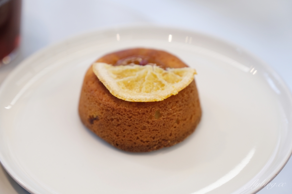 【台中西區】 VWIII草悟道：世界沖煮賽冠軍王策咖啡廳，台中店座落於勤美草悟道旁 @飛天璇的口袋