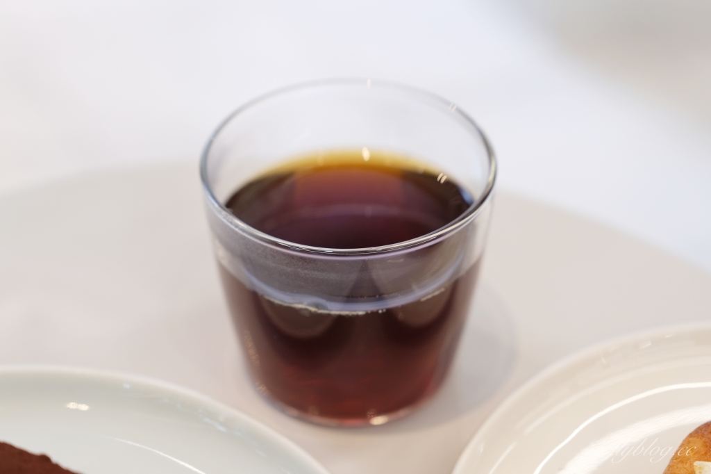 【台中西區】 VWIII草悟道：世界沖煮賽冠軍王策咖啡廳，台中店座落於勤美草悟道旁 @飛天璇的口袋