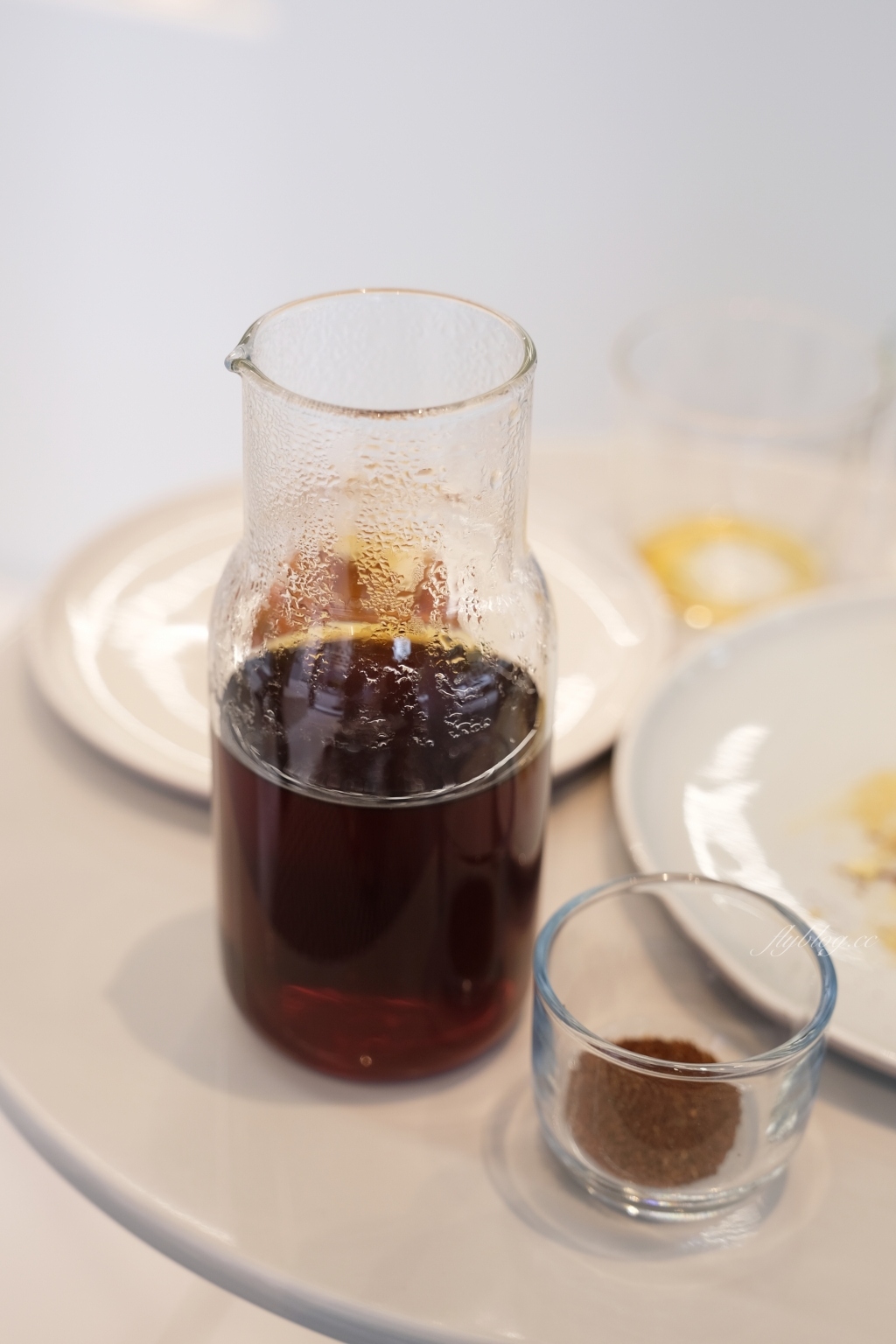 【台中西區】 VWIII草悟道：世界沖煮賽冠軍王策咖啡廳，台中店座落於勤美草悟道旁 @飛天璇的口袋