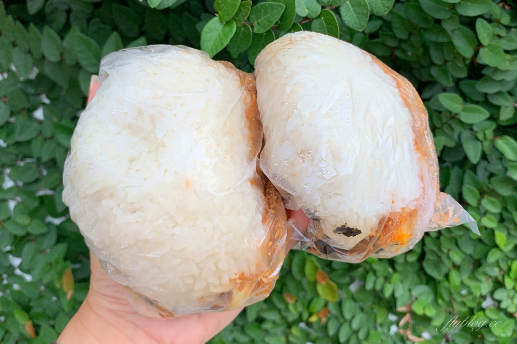 台中東區｜育英路阿婆飯糰，超大飯糰一顆飯糰，飽到中午也吃不下了 @飛天璇的口袋