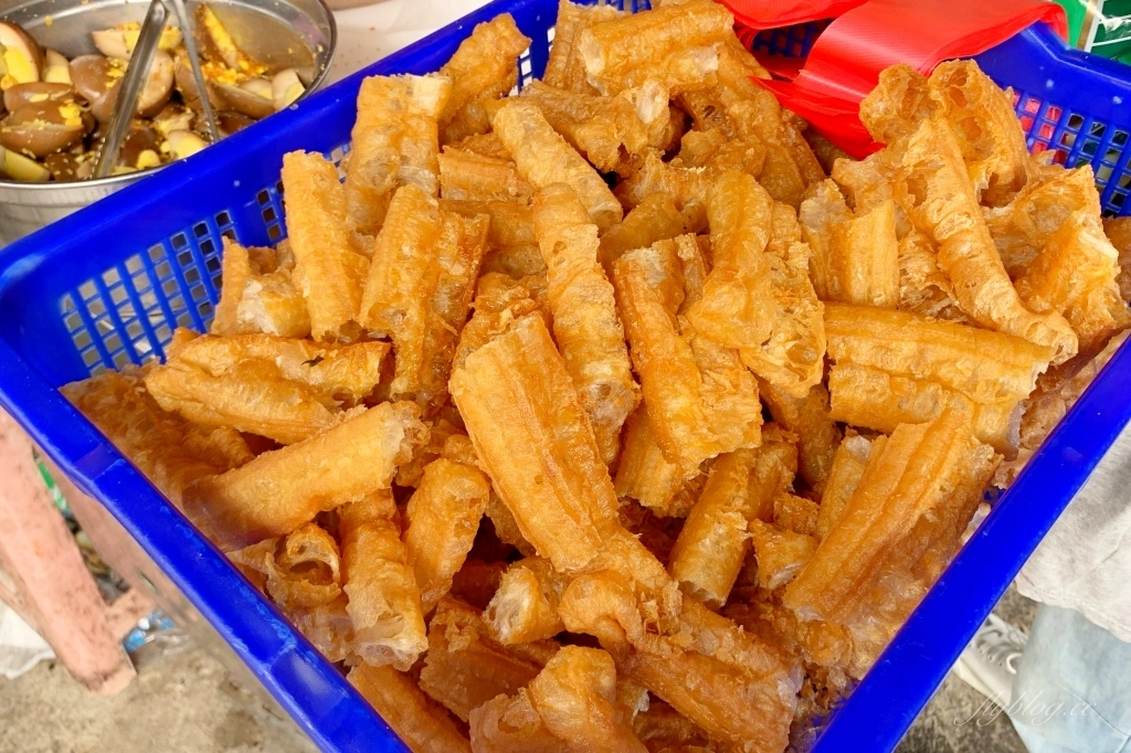 台中東區｜育英路阿婆飯糰，超大飯糰一顆飯糰，飽到中午也吃不下了 @飛天璇的口袋