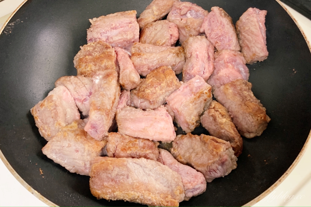 紅酒燉牛肉做法|家庭主婦最輕易上手的法式料理,「紅酒燉牛肉食譜」超簡單 @飛天璇的口袋 紅酒燉牛肉做法|家庭主婦最輕易上手的法式料理,「紅酒燉牛肉食譜」超簡單 @飛天璇的口袋