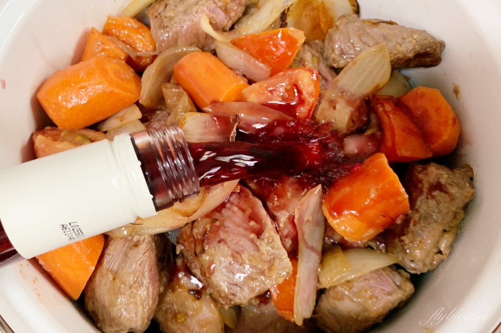 紅酒燉牛肉做法｜家庭主婦最輕易上手的法式料理，「紅酒燉牛肉食譜」超簡單 @飛天璇的口袋