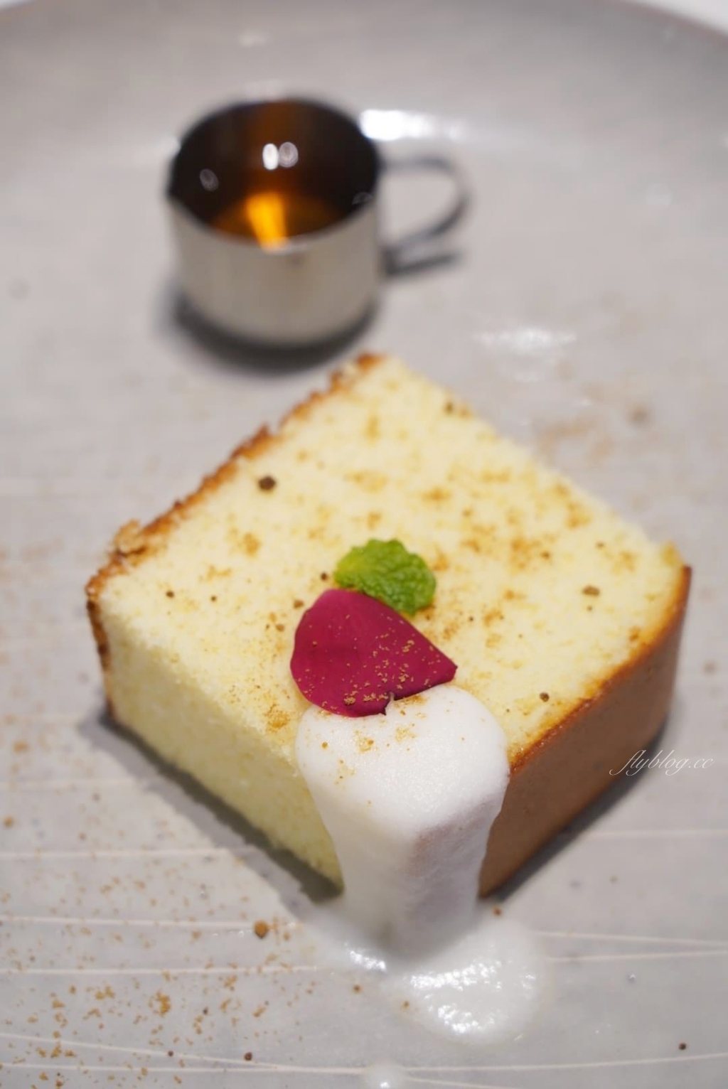 一物立方Cubix Cafe｜七期超美純白玻璃屋建築，隱身商辦大樓的早午餐店 @飛天璇的口袋