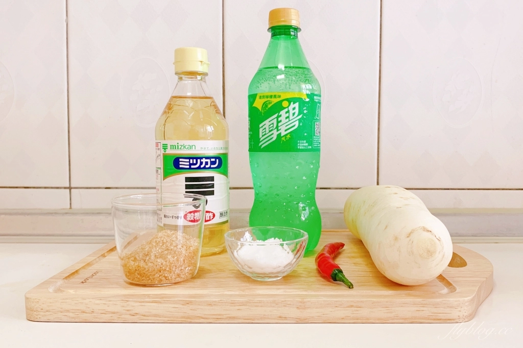 雪碧醃蘿蔔做法｜超簡單上手的雪碧泡蘿蔔食譜，清甜爽口又開胃的涼拌菜 @飛天璇的口袋