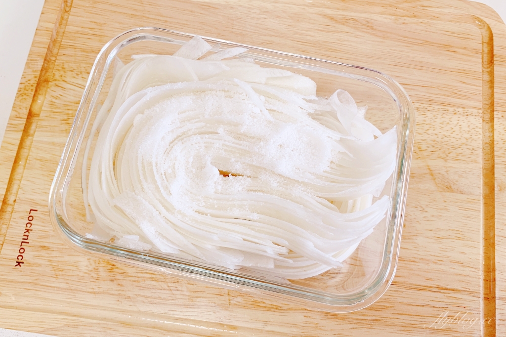 雪碧醃蘿蔔做法｜超簡單上手的雪碧泡蘿蔔食譜，清甜爽口又開胃的涼拌菜 @飛天璇的口袋