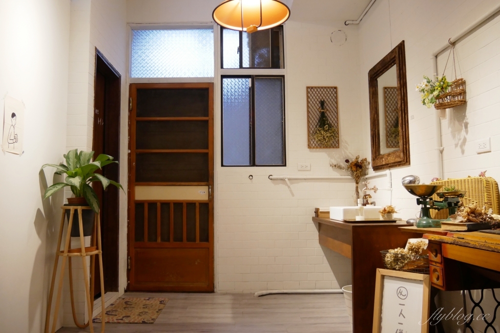 台中西區｜一人一伴 ともだち．老宅改建文青早午餐，台中教育大學商圈美食 @飛天璇的口袋