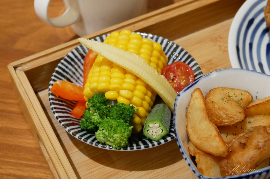 台中西區｜一人一伴 ともだち．老宅改建文青早午餐，台中教育大學商圈美食 @飛天璇的口袋