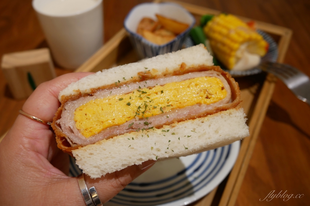 台中西區｜一人一伴 ともだち．老宅改建文青早午餐，台中教育大學商圈美食 @飛天璇的口袋