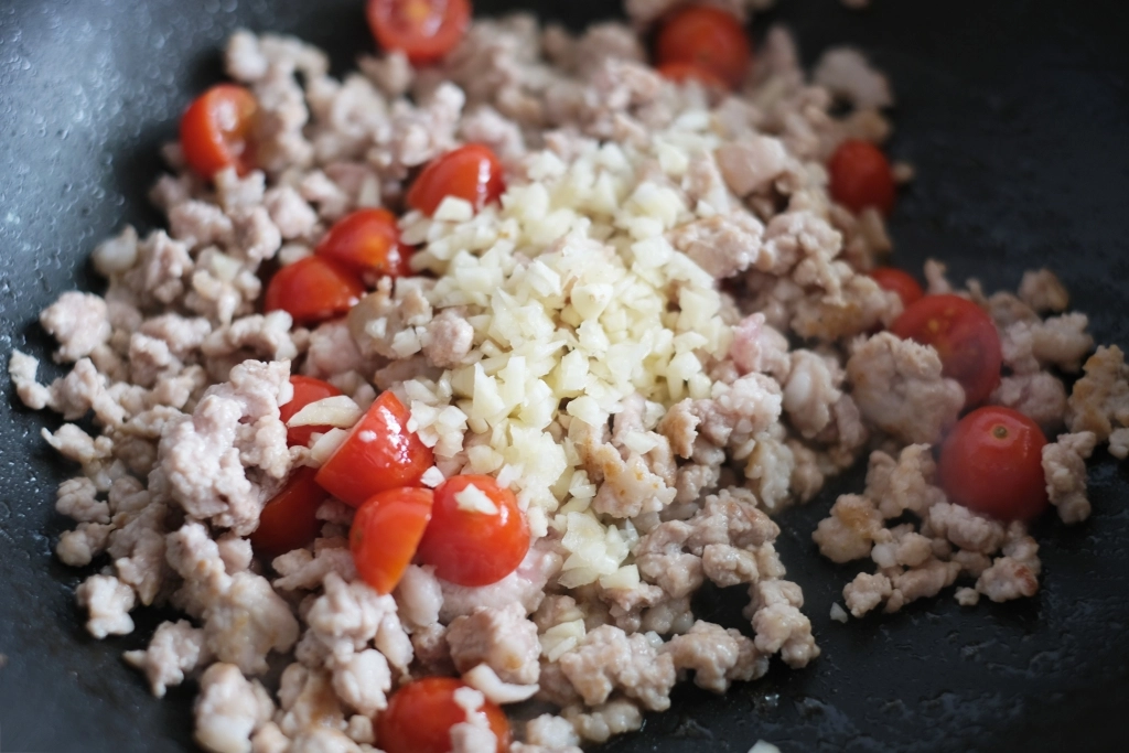 食譜分享｜泰式打拋豬做法．又香又好吃的打拋豬，簡直就是白飯的殺手 @飛天璇的口袋