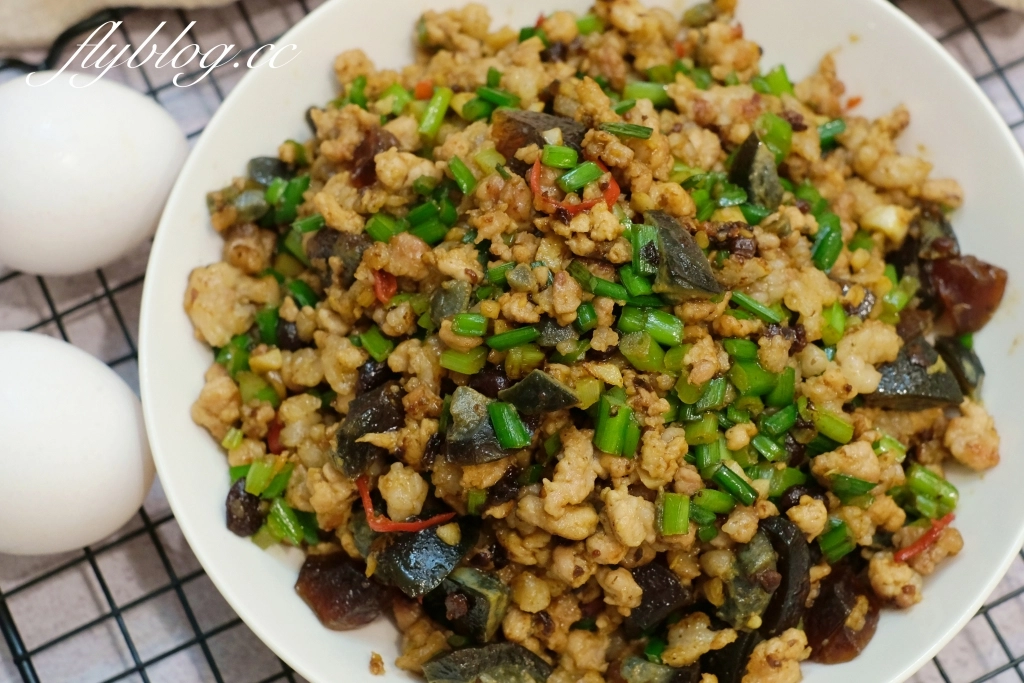 蒼蠅頭做法｜香辣下飯的「蒼蠅頭食譜」，加了皮蛋更好吃 @飛天璇的口袋