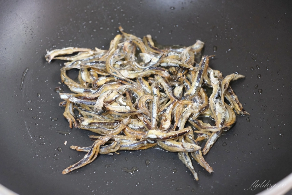 花生小魚乾做法｜下飯又下酒的「花生小魚乾食譜」，在家自已炒也很可以 @飛天璇的口袋