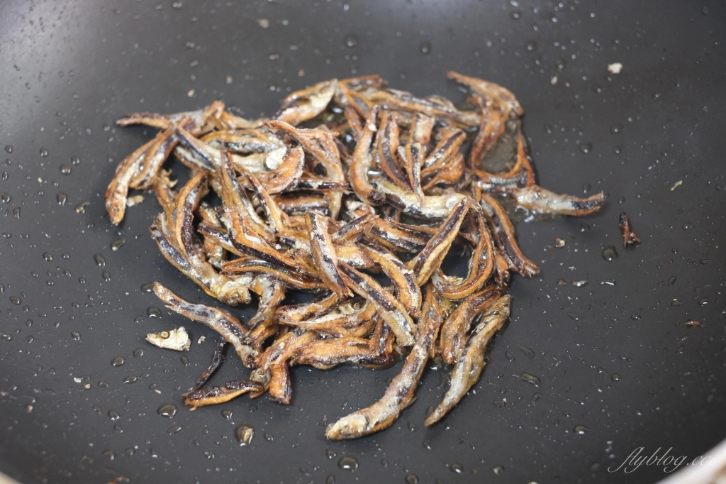 花生小魚乾做法｜下飯又下酒的「花生小魚乾食譜」，在家自已炒也很可以 @飛天璇的口袋