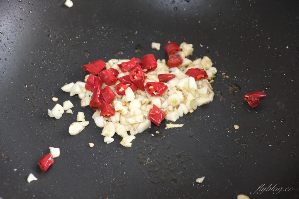 花生小魚乾做法｜下飯又下酒的「花生小魚乾食譜」，在家自已炒也很可以 @飛天璇的口袋