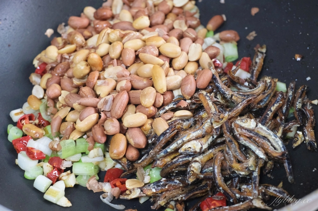 花生小魚乾做法｜下飯又下酒的「花生小魚乾食譜」，在家自已炒也很可以 @飛天璇的口袋