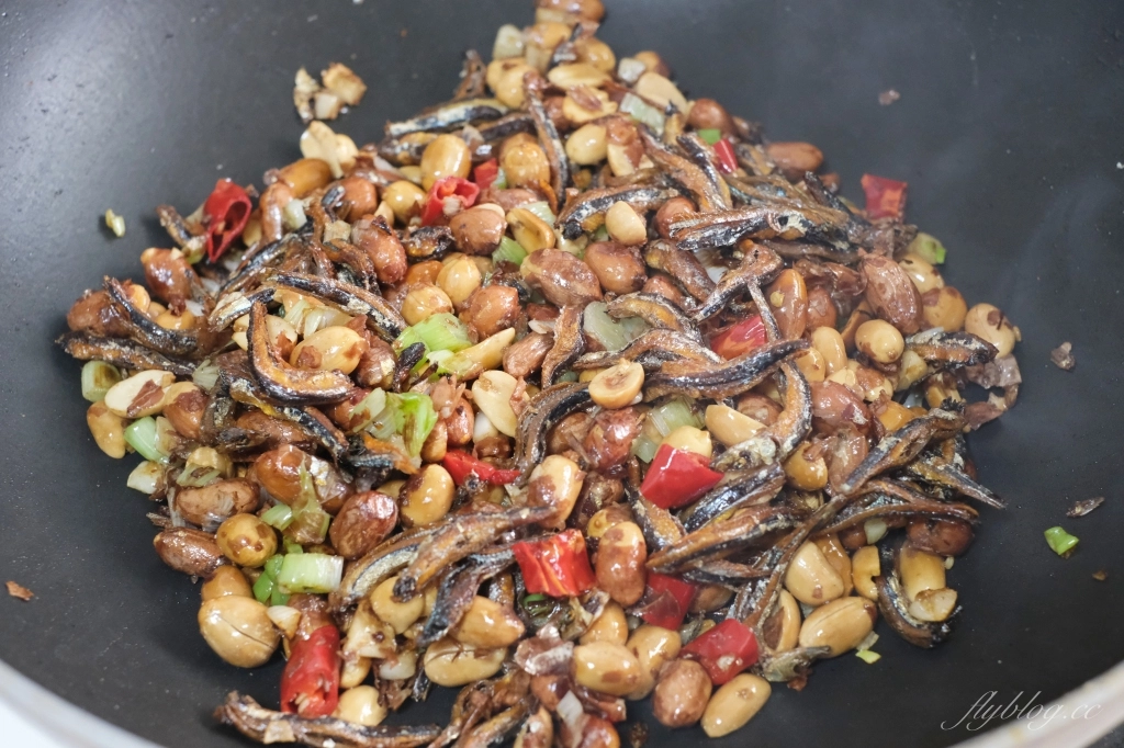 花生小魚乾做法｜下飯又下酒的「花生小魚乾食譜」，在家自已炒也很可以 @飛天璇的口袋