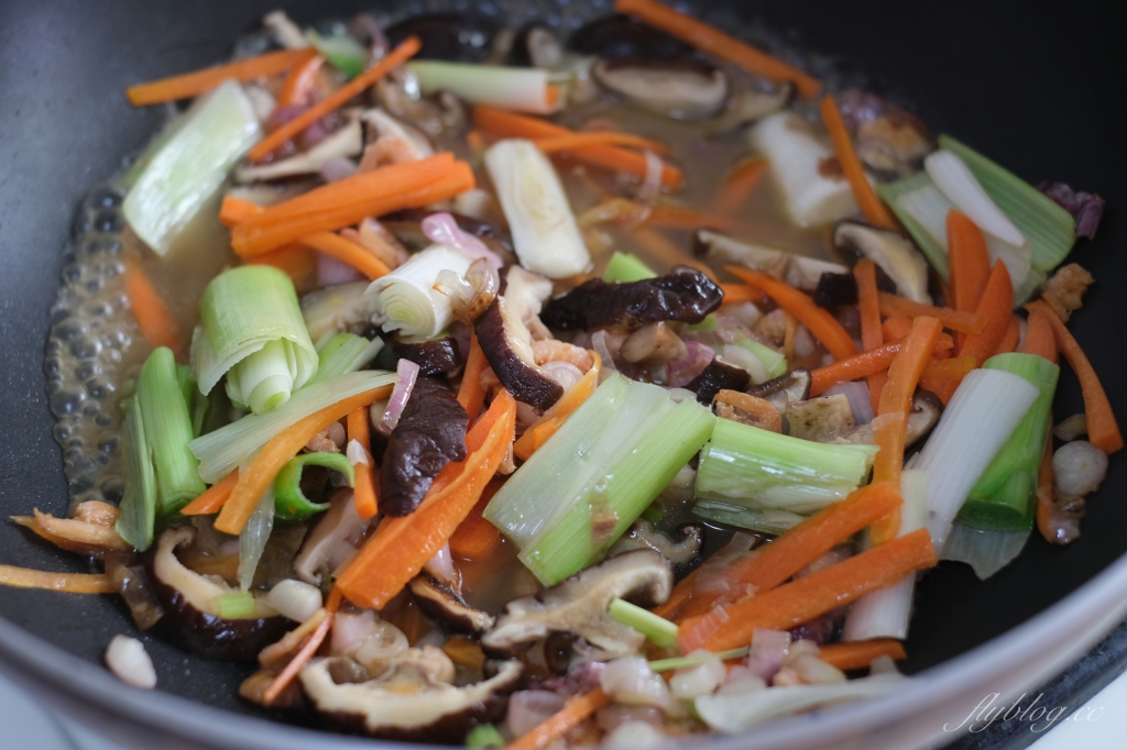 食譜分享｜芋頭米粉湯做法，在家自己煮傳統米粉湯食譜，一鍋香噴噴超好吃 @飛天璇的口袋