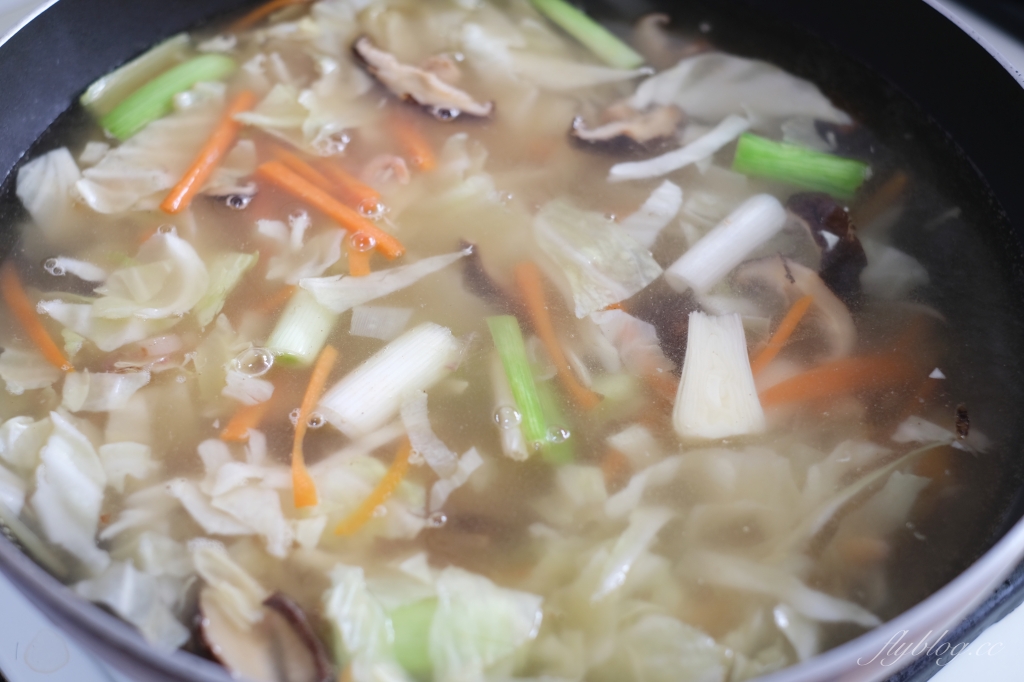 食譜分享｜芋頭米粉湯做法，在家自己煮傳統米粉湯食譜，一鍋香噴噴超好吃 @飛天璇的口袋