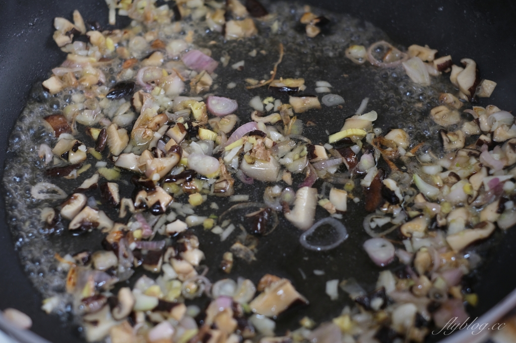 香菇肉燥做法｜10分鐘一鍋「香菇肉燥食譜」，香噴噴的味道白飯的殺手 @飛天璇的口袋