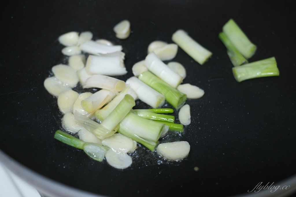 蒜香啤酒蝦做法｜熱炒店的「啤酒蝦食譜」，B露喝不完也不怕浪費 @飛天璇的口袋