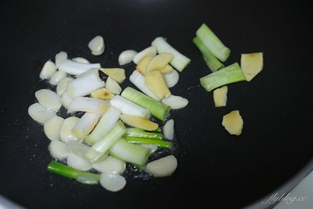 蒜香啤酒蝦做法|熱炒店的「啤酒蝦食譜」,B露喝不完也不怕浪費 @飛天璇的口袋 蒜香啤酒蝦做法|熱炒店的「啤酒蝦食譜」,B露喝不完也不怕浪費 @飛天璇的口袋