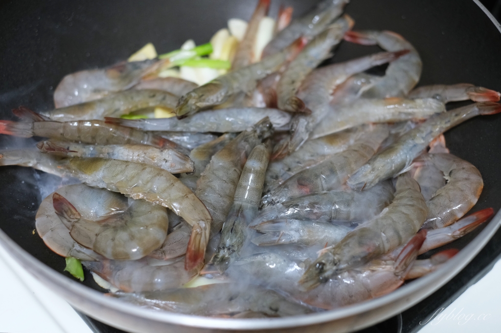蒜香啤酒蝦做法|熱炒店的「啤酒蝦食譜」,B露喝不完也不怕浪費 @飛天璇的口袋 蒜香啤酒蝦做法|熱炒店的「啤酒蝦食譜」,B露喝不完也不怕浪費 @飛天璇的口袋